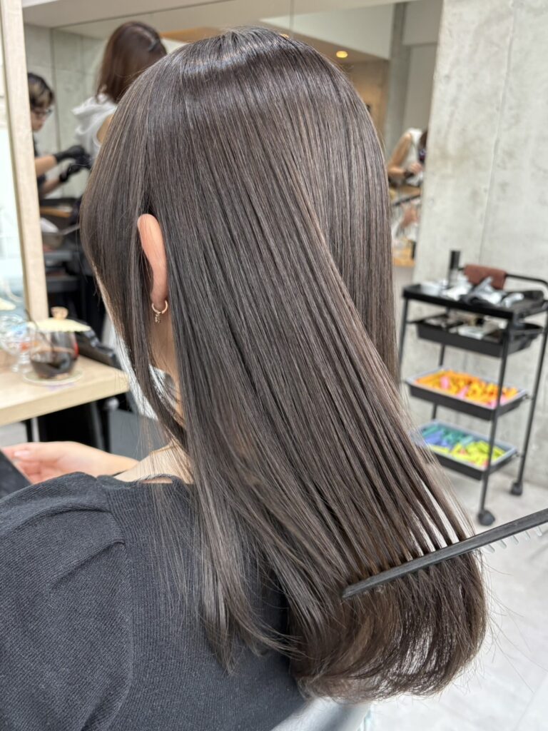 透明感グレージュカラー