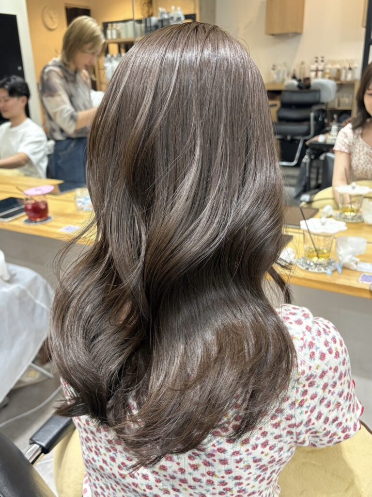 オリーブベージュ