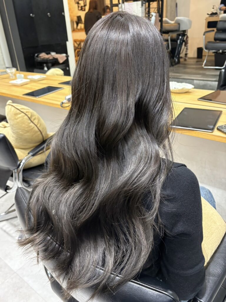 透明感オリーブグレージュ