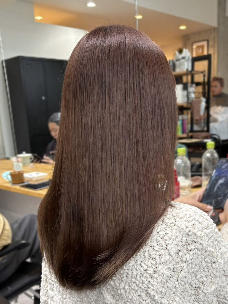 ピンクベージュ