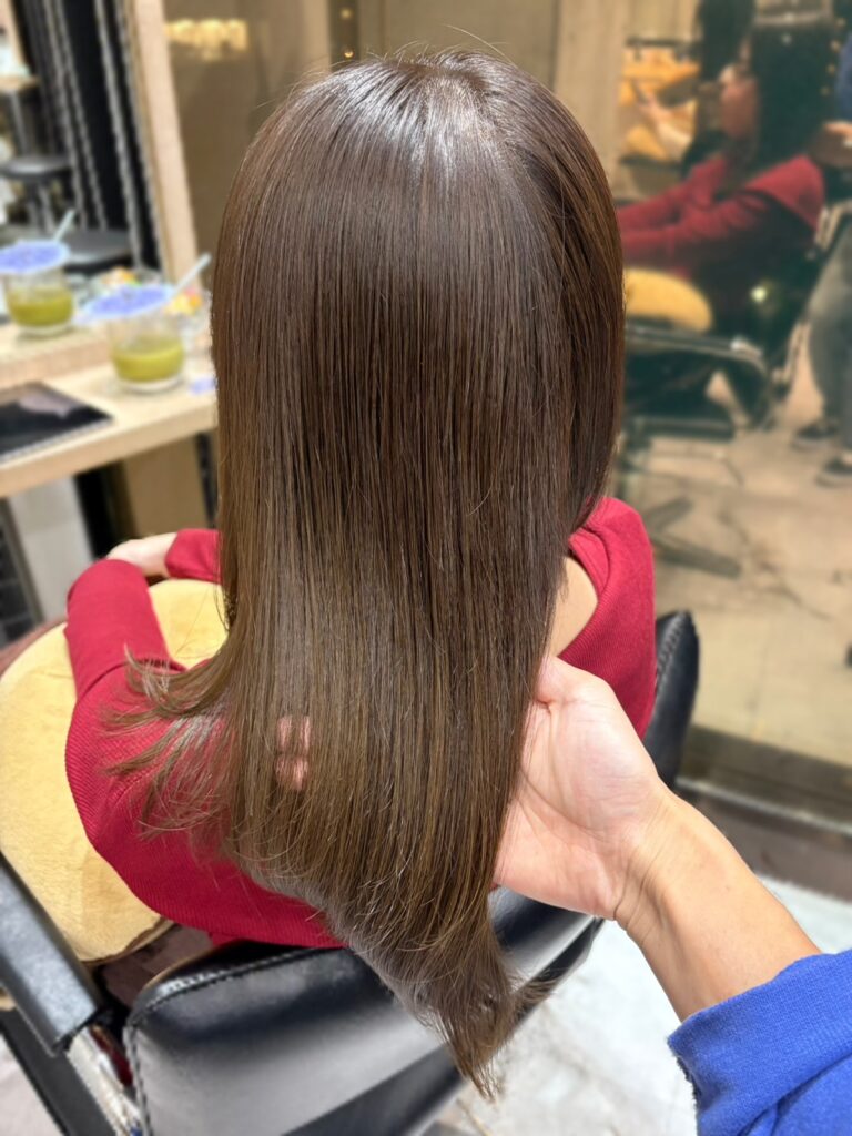 艶感じるベージュカラー!