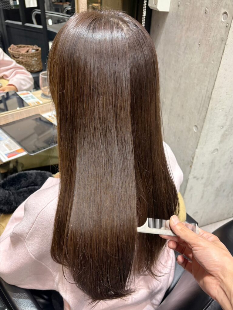 透明感グレージュカラー