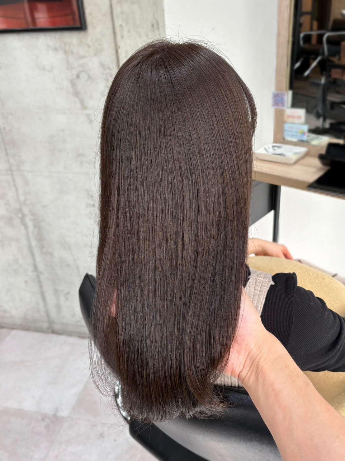 透明感オリーブグレージュ