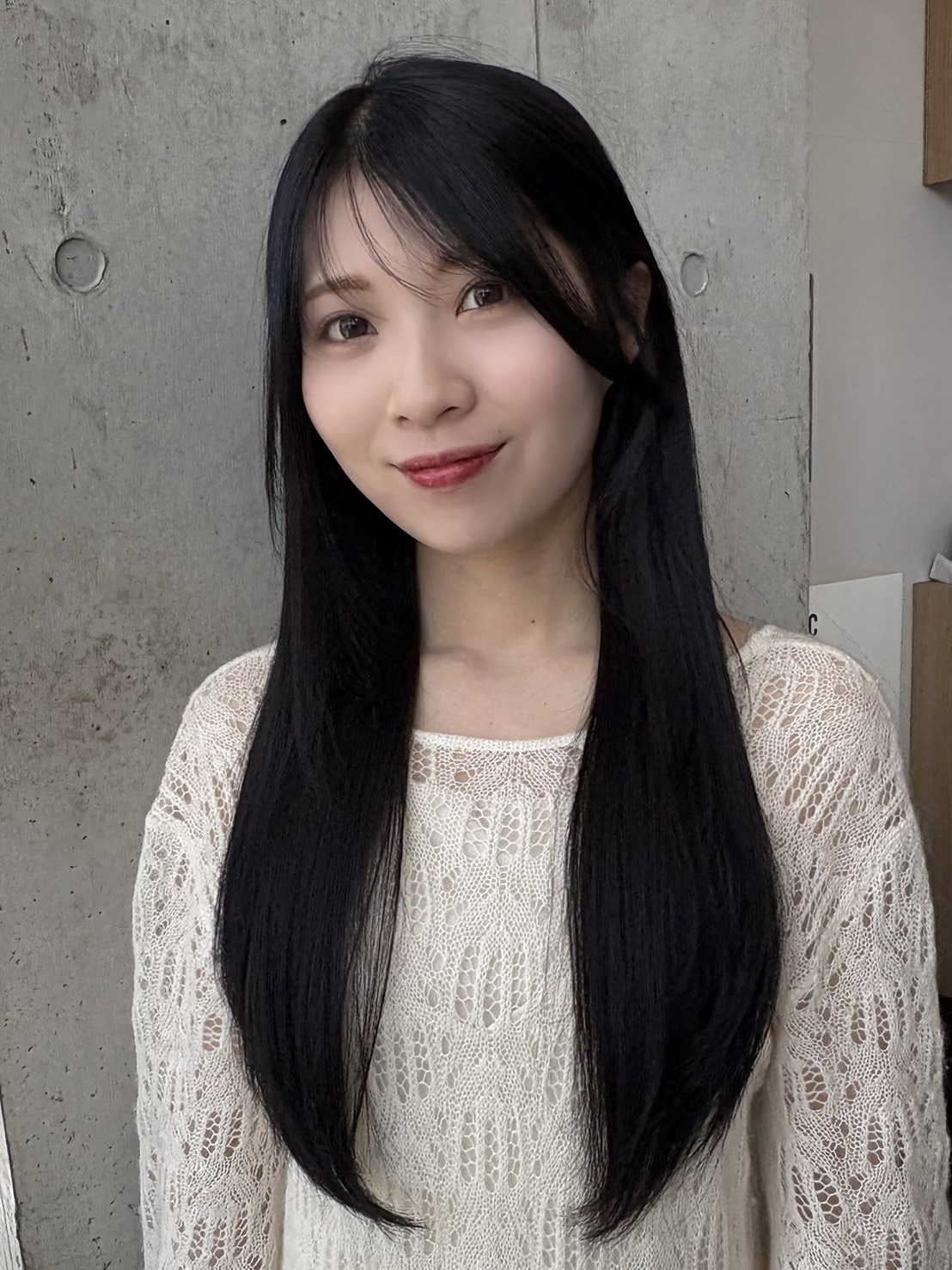ストレートでも決まる艶髪スタイル！