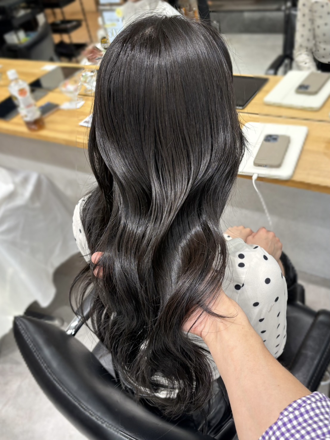 暗くても透明感感じるグレージュカラー！
