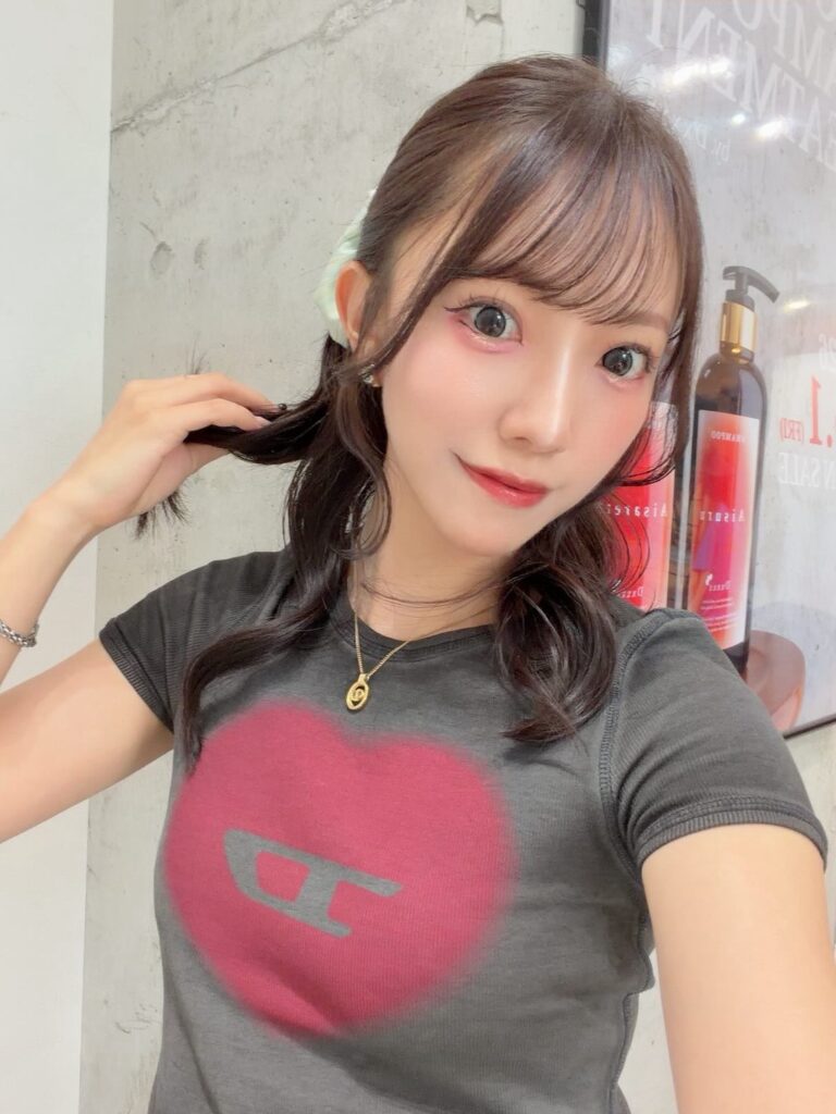 透明感グレージュカラー!軽くアレンジして可愛く!!