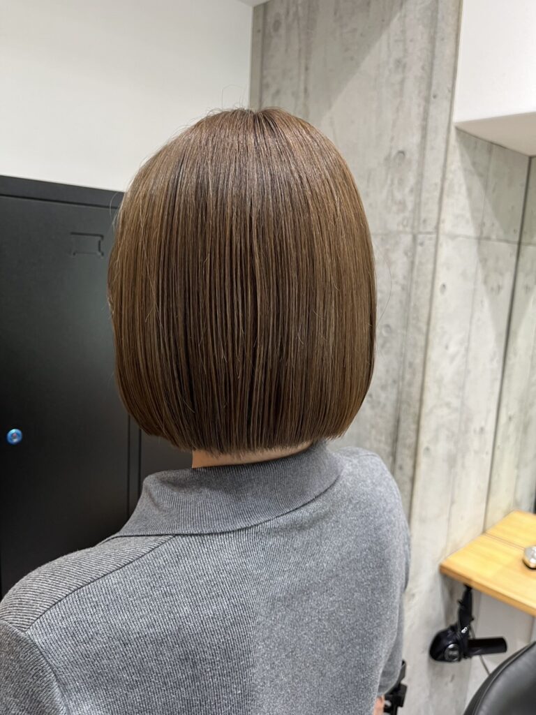 スッキリまとまるボブ×オリーブブラウンカラー