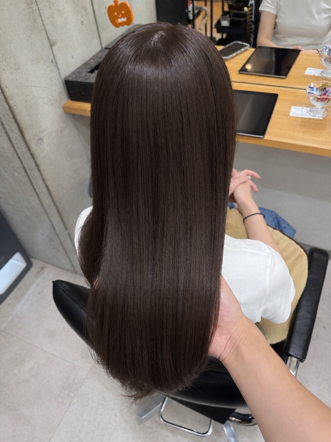 艶ブラウンで叶える、自然なまとまりとツヤ髪！