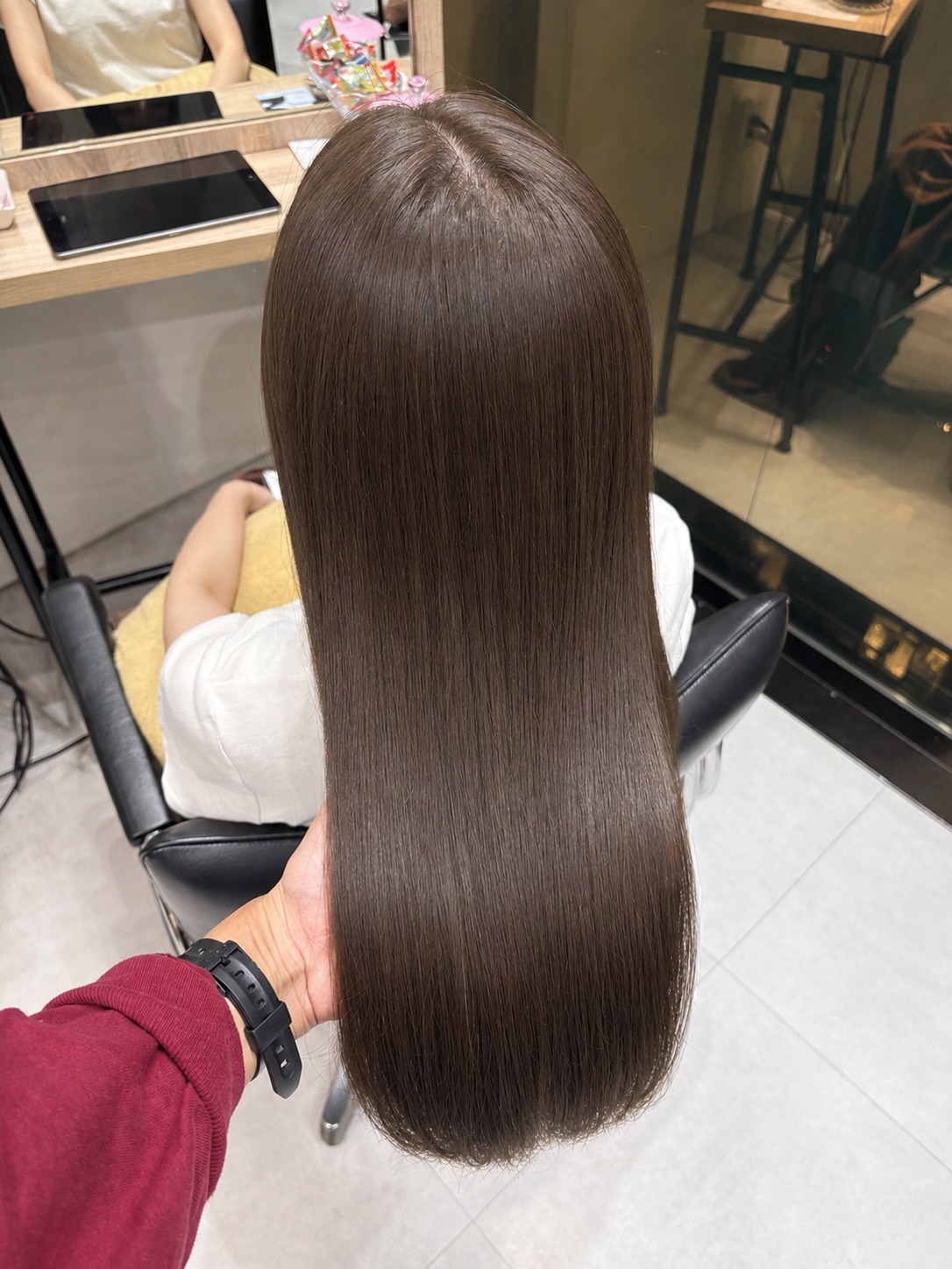 オリーブブラウンで赤みを抑えた艶髪に！
