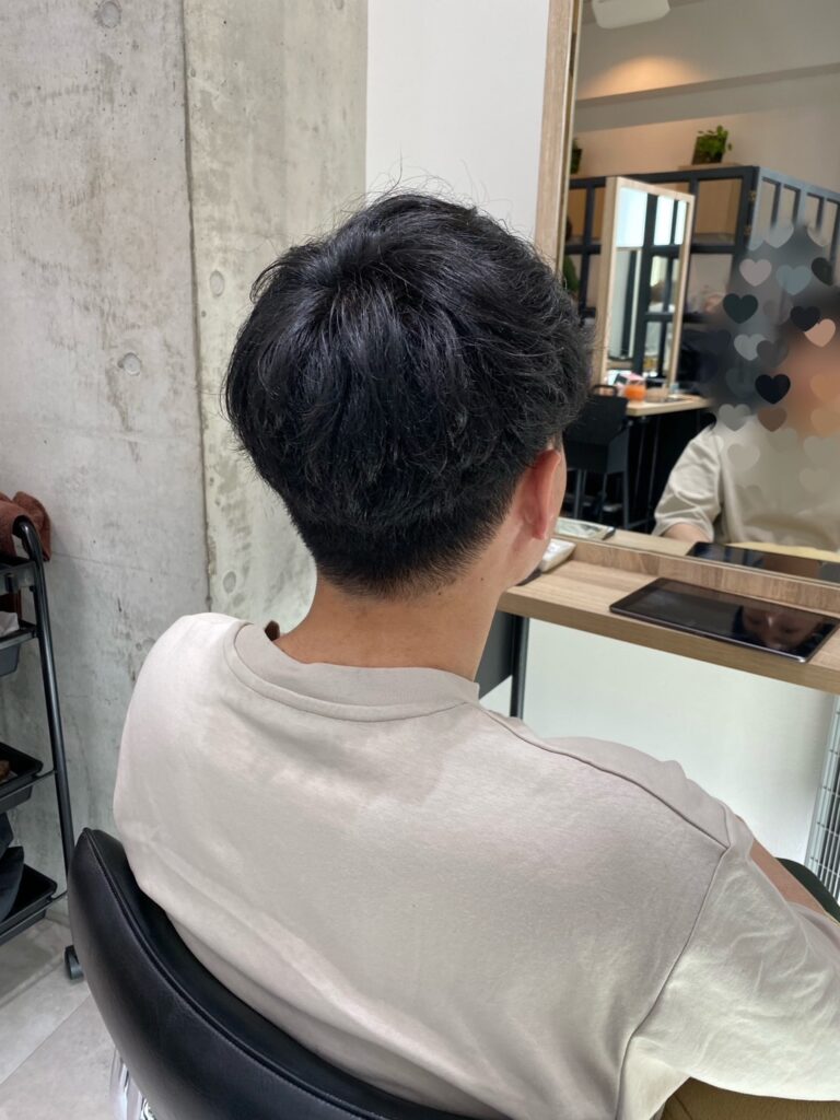 髪のうねり、広がり、クセを活かしたカット