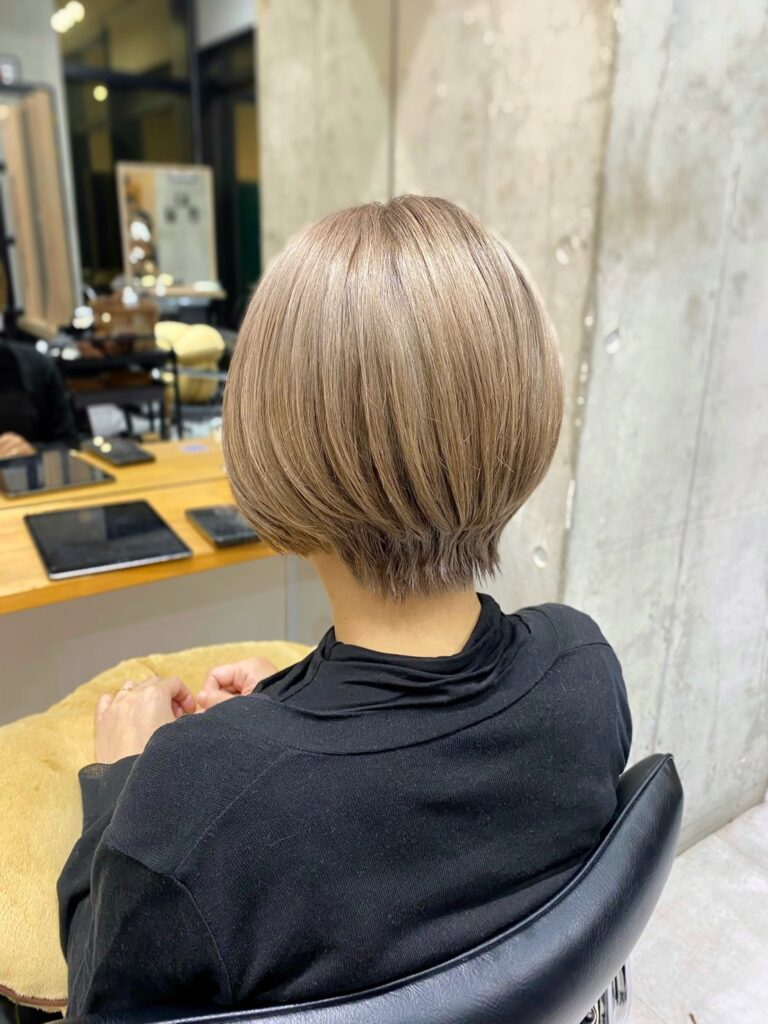 ショートボブ