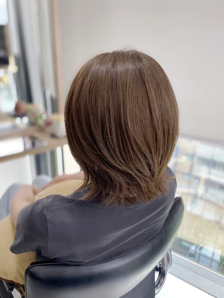 くびれ、外ハネスタイル