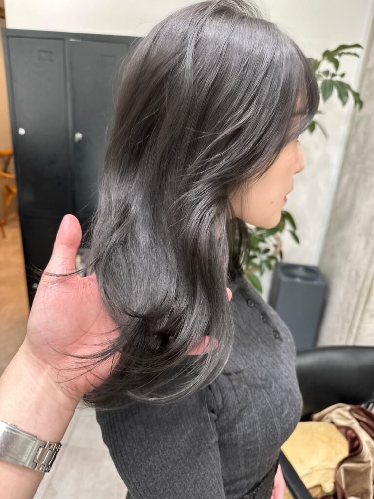 暗め透明感グレージュ