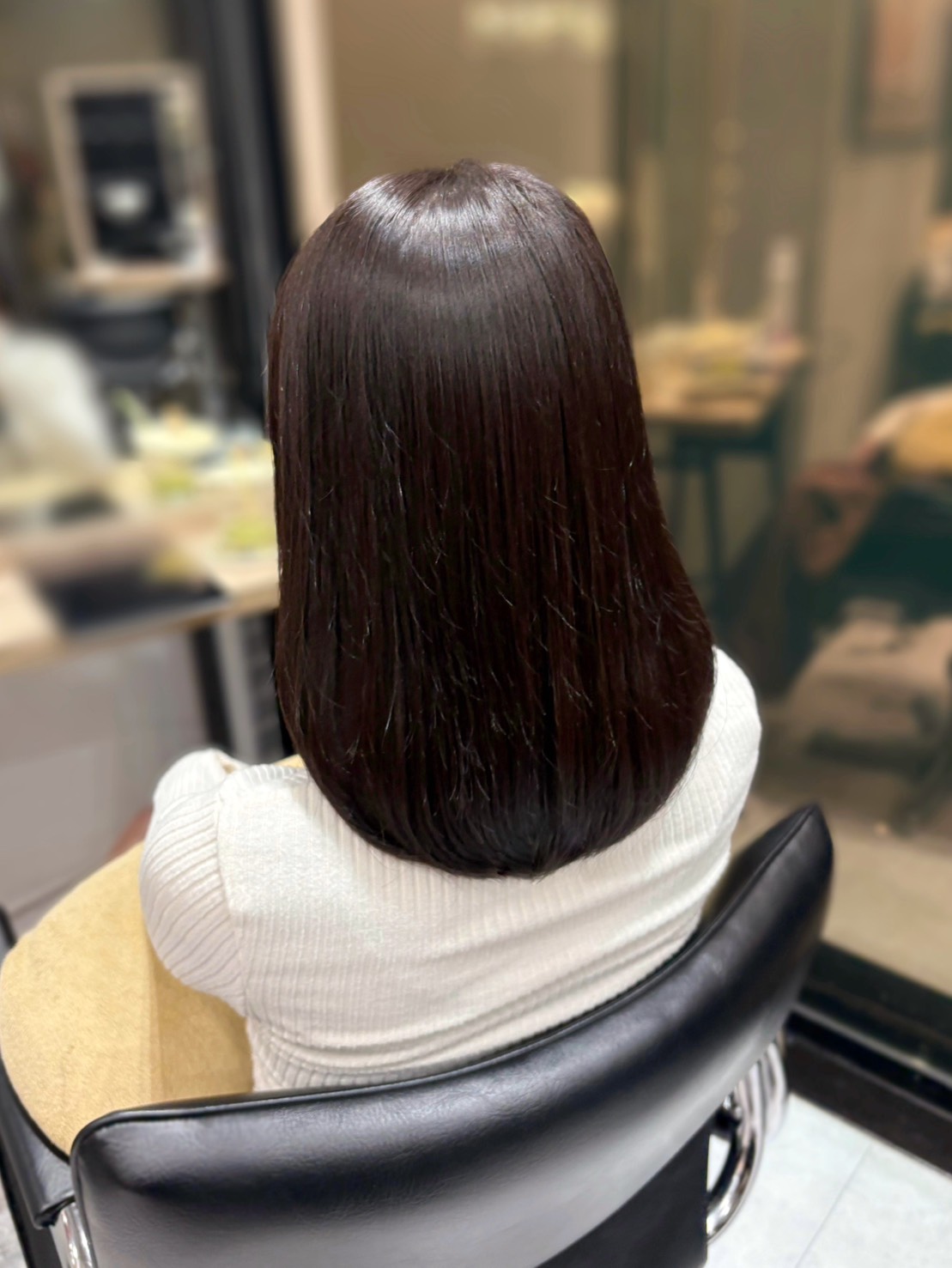 ダークブラウン