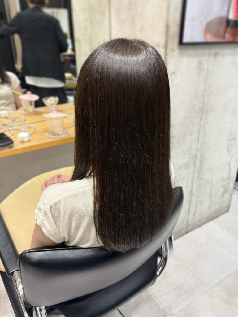 オリーブベージュ