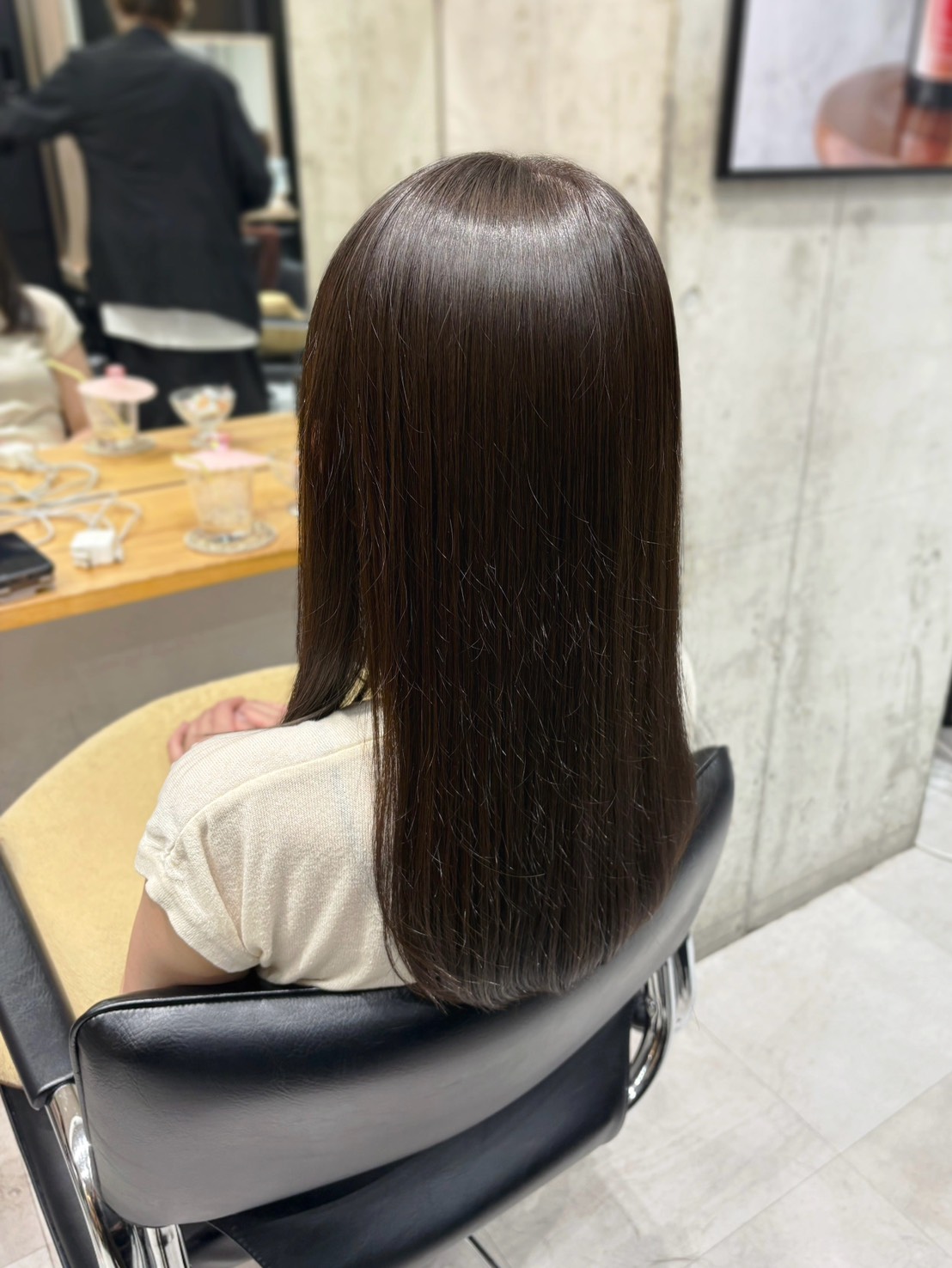 オリーブベージュ