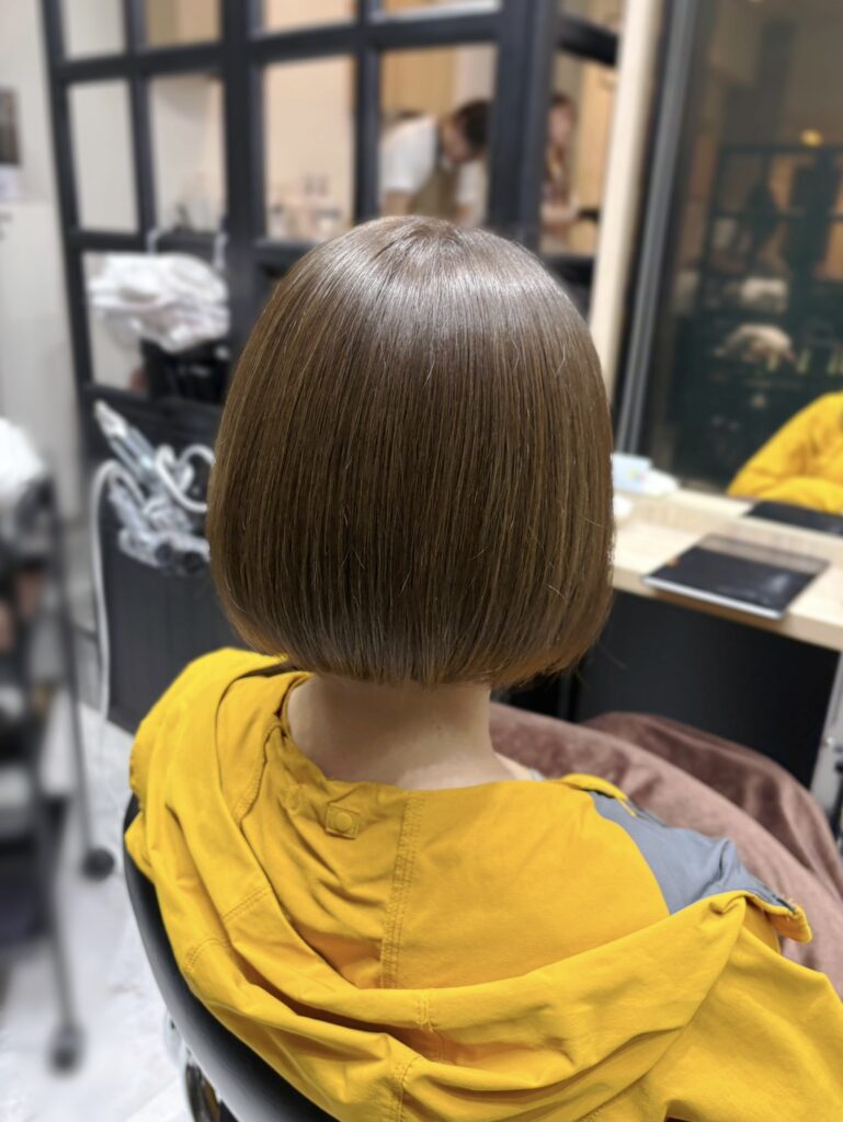 ベージュ