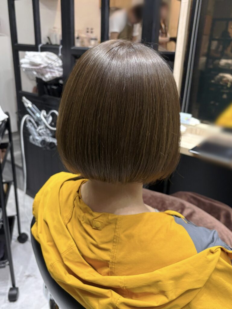 オリーブベージュ
