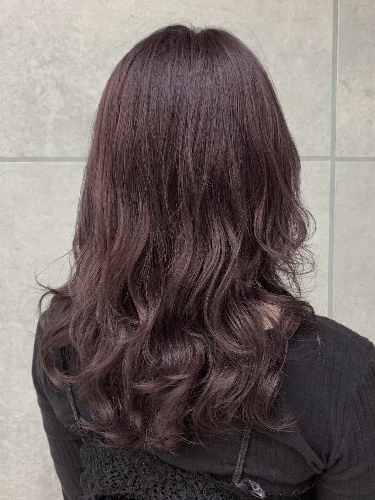 落ち着きのあるボルドー系カラー