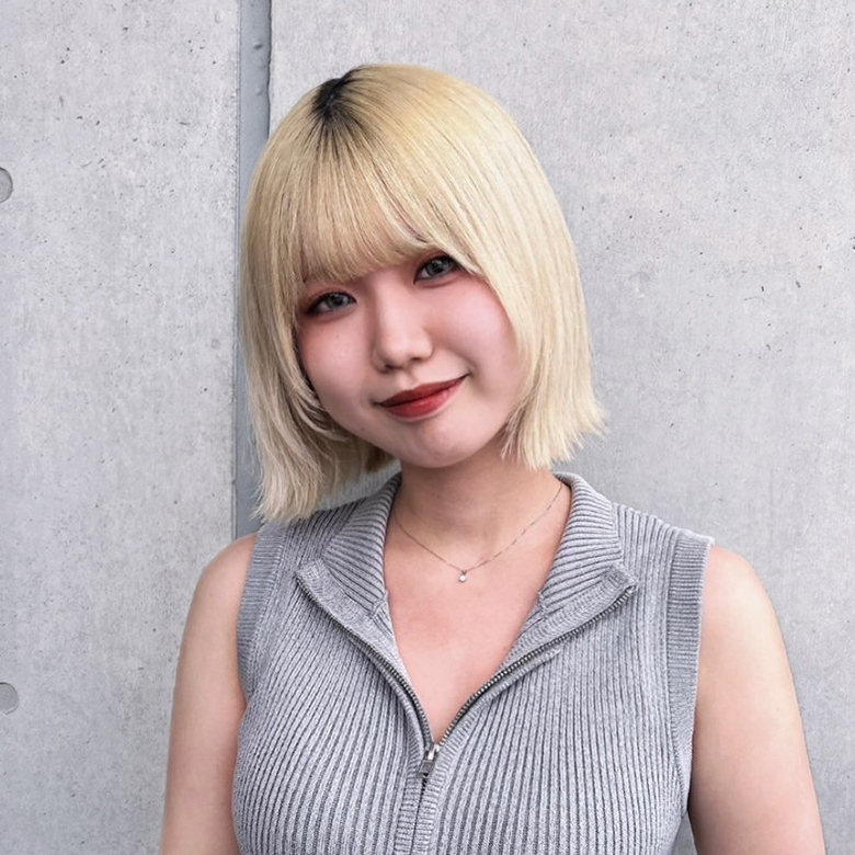 Moe Hanno  半野萌笑