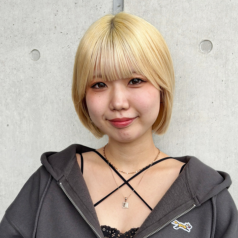 Moe Hanno  半野萌笑