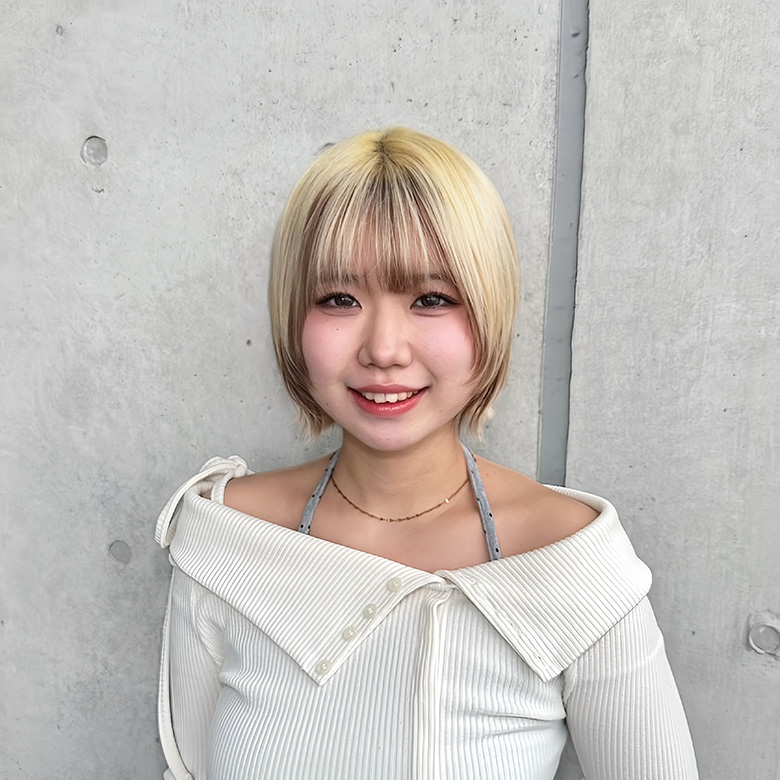 Moe Hanno  半野萌笑